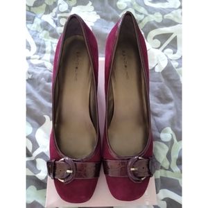 EUC Cute Suede Red Bandolino Buckle Pumps Womens Size 10